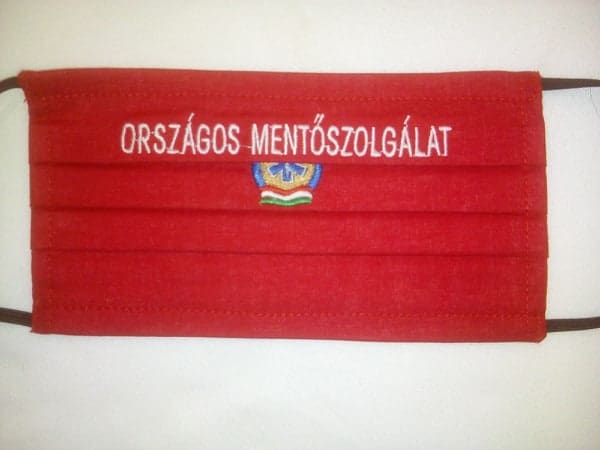 1 db piros, pamut, (fehér) ORSZÁGOS MENTŐSZOLGÁLAT szöveggel+ logo hímzett maszk