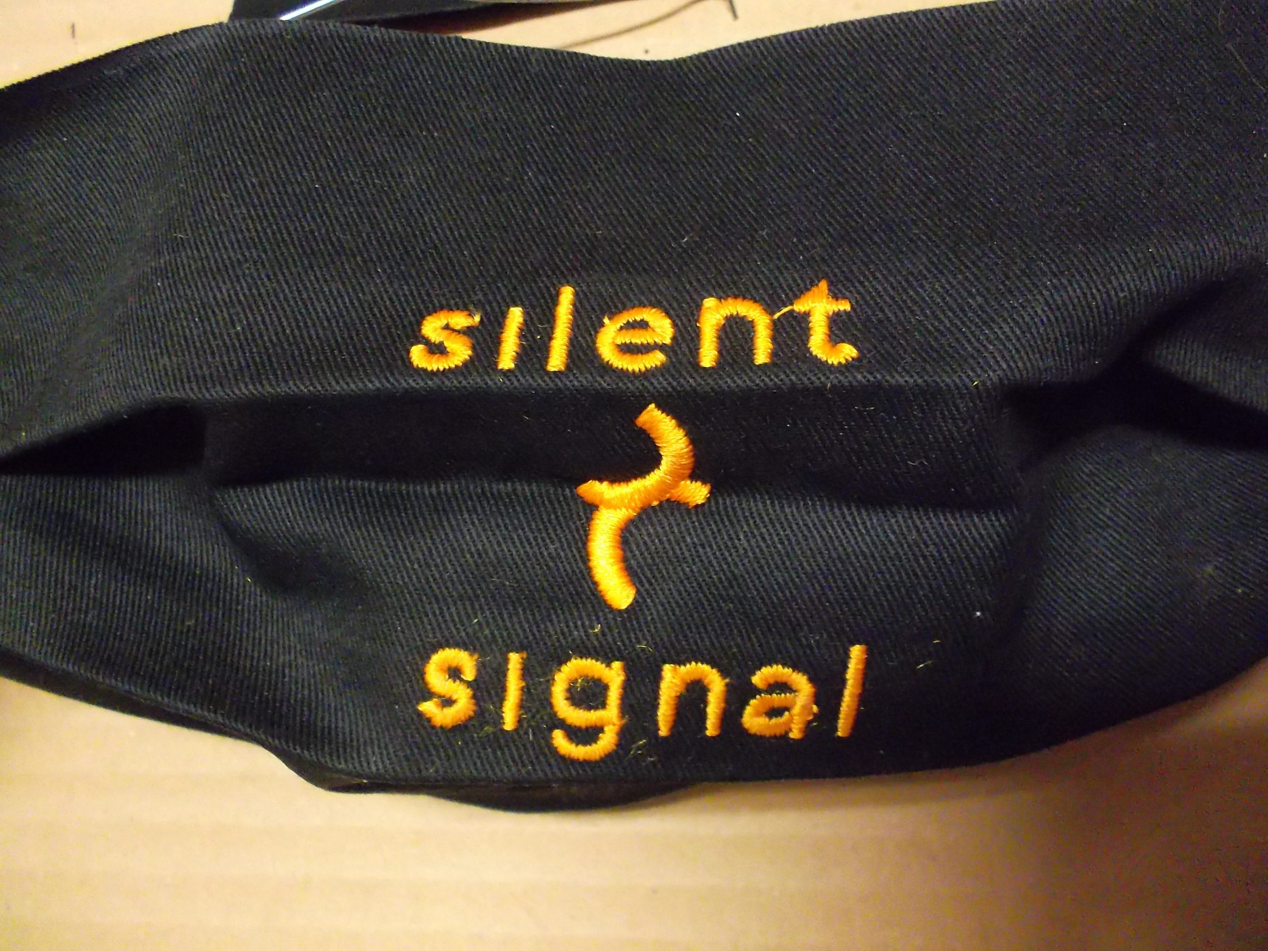 Kedvcsinálónak-céges emblémás maszk: Silent Signal