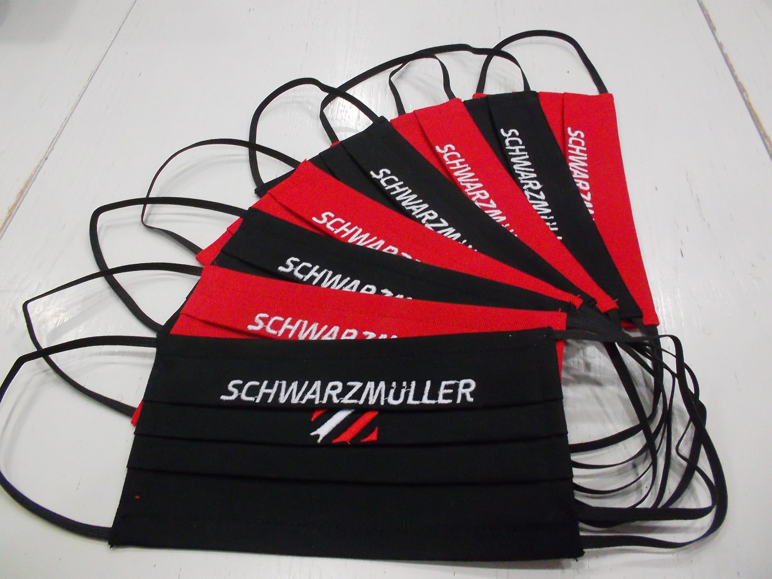 Kedvcsinálónak-céges emblémás maszk: SCHWARZMÜLLER