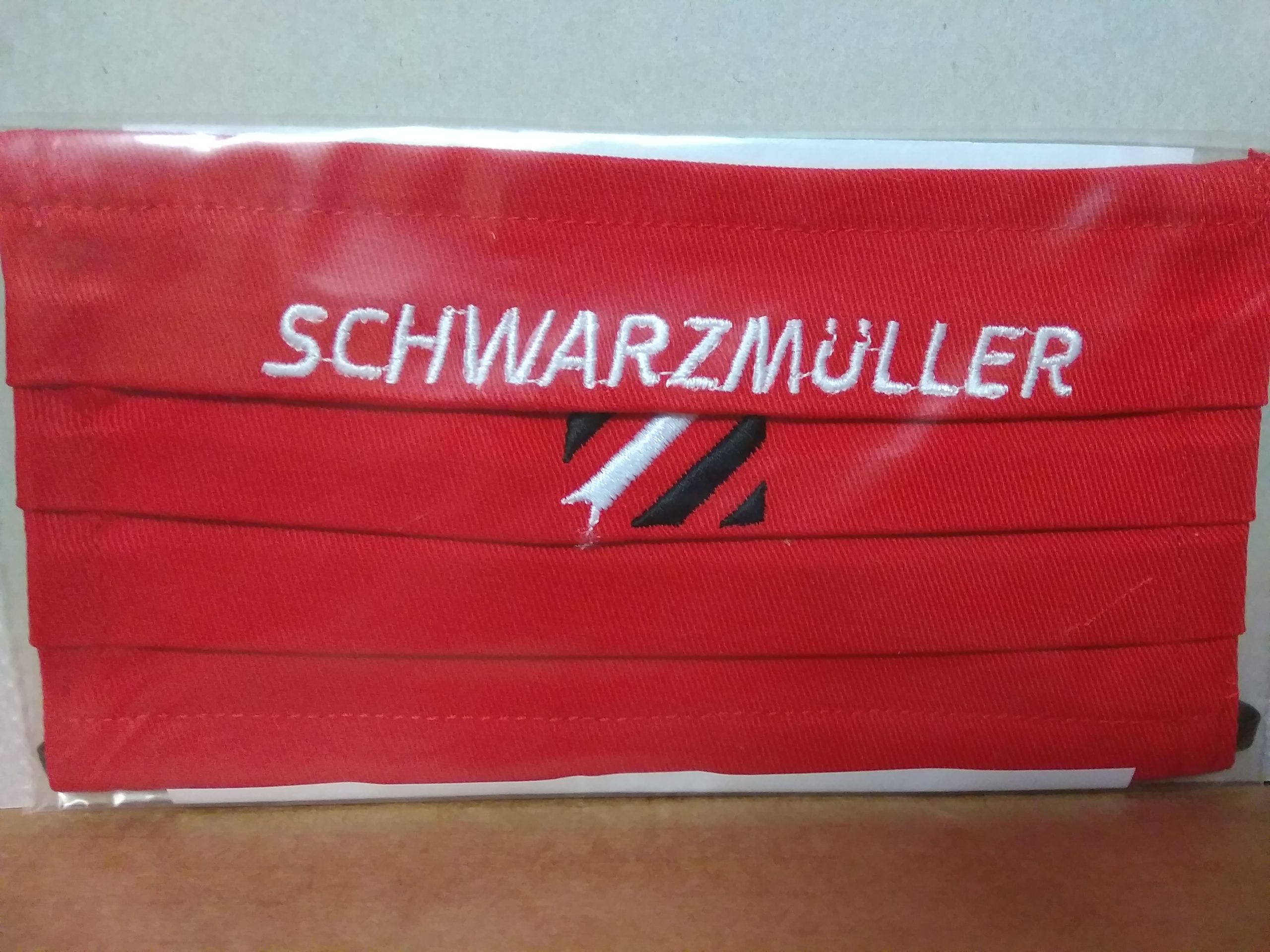 1 db SCHWARZMÜLLER mintájú, piros, pamut arcmaszk
